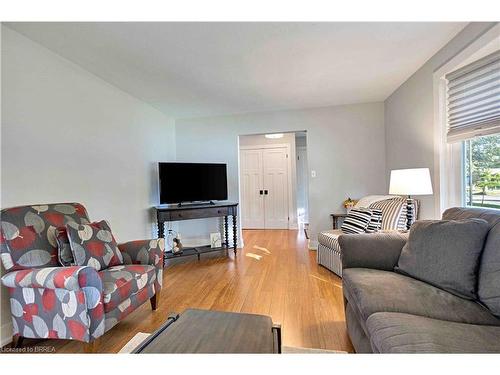 17 Penny Lane, Brantford, ON - Indoor Photo Showing Living Room