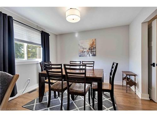 17 Penny Lane, Brantford, ON - Indoor Photo Showing Dining Room