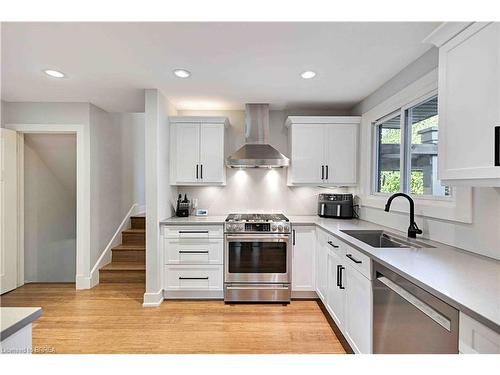 17 Penny Lane, Brantford, ON - Indoor Photo Showing Kitchen With Upgraded Kitchen