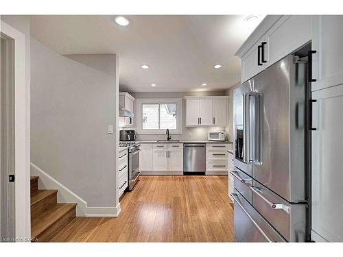 17 Penny Lane, Brantford, ON - Indoor Photo Showing Kitchen With Stainless Steel Kitchen With Upgraded Kitchen