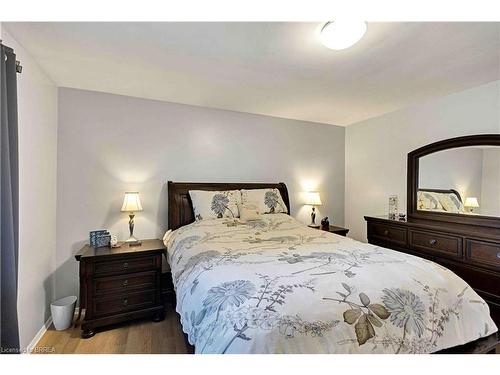 17 Penny Lane, Brantford, ON - Indoor Photo Showing Bedroom