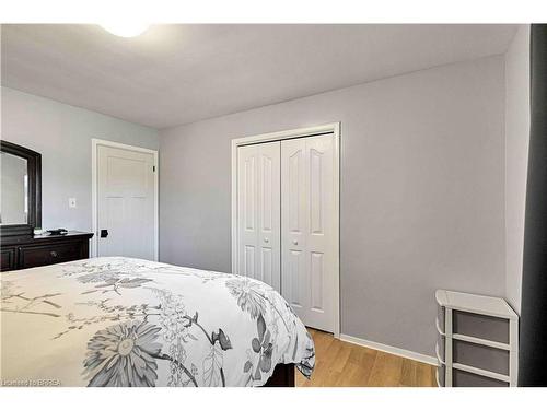 17 Penny Lane, Brantford, ON - Indoor Photo Showing Bedroom