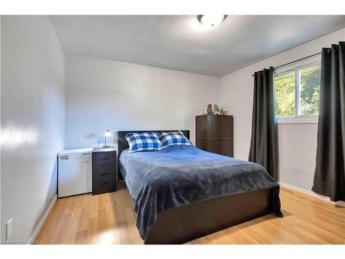 17 Penny Lane, Brantford, ON - Indoor Photo Showing Bedroom