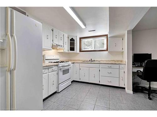 17 Penny Lane, Brantford, ON - Indoor Photo Showing Kitchen
