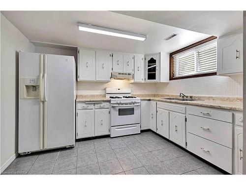 17 Penny Lane, Brantford, ON - Indoor Photo Showing Kitchen
