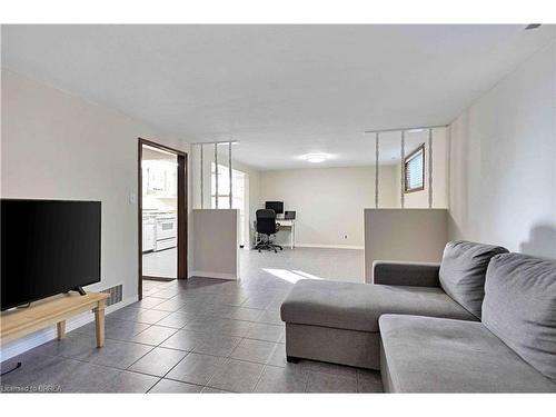 17 Penny Lane, Brantford, ON - Indoor Photo Showing Living Room
