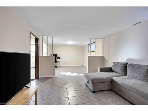 17 Penny Lane, Brantford, ON - Indoor