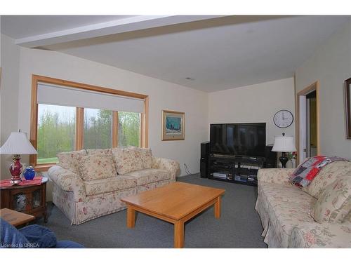 546299 Sideroad 4B, Kimberley, ON - Indoor Photo Showing Living Room