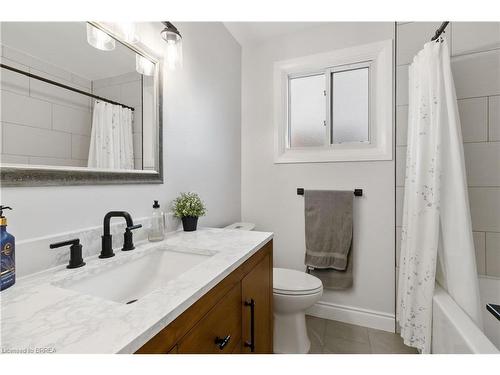8 Sandy Row, Brantford, ON - Indoor Photo Showing Bathroom