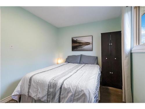 8 Sandy Row, Brantford, ON - Indoor Photo Showing Bedroom
