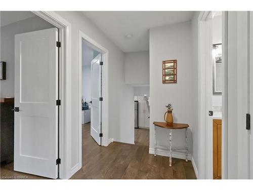 8 Sandy Row, Brantford, ON - Indoor Photo Showing Other Room