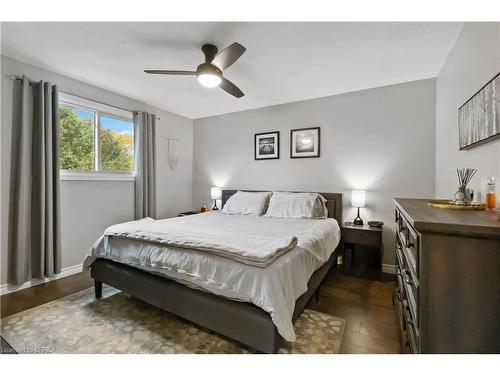 8 Sandy Row, Brantford, ON - Indoor Photo Showing Bedroom