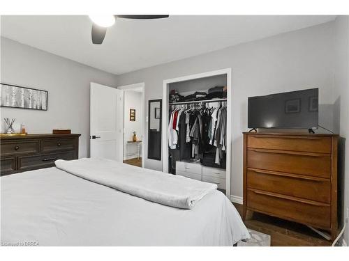 8 Sandy Row, Brantford, ON - Indoor Photo Showing Bedroom
