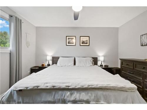 8 Sandy Row, Brantford, ON - Indoor Photo Showing Bedroom
