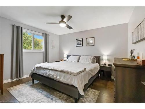 8 Sandy Row, Brantford, ON - Indoor Photo Showing Bedroom