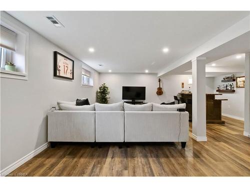 8 Sandy Row, Brantford, ON - Indoor