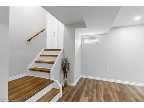 8 Sandy Row, Brantford, ON - Indoor Photo Showing Other Room