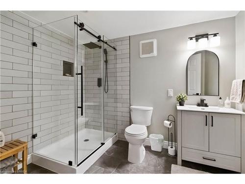 8 Sandy Row, Brantford, ON - Indoor Photo Showing Bathroom