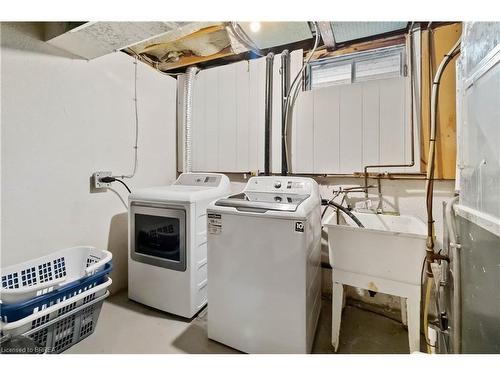 8 Sandy Row, Brantford, ON - Indoor Photo Showing Laundry Room
