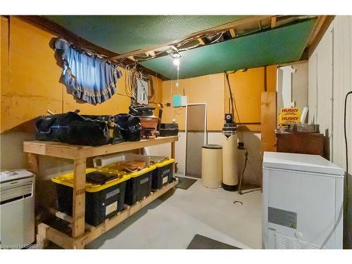 8 Sandy Row, Brantford, ON - Indoor Photo Showing Laundry Room