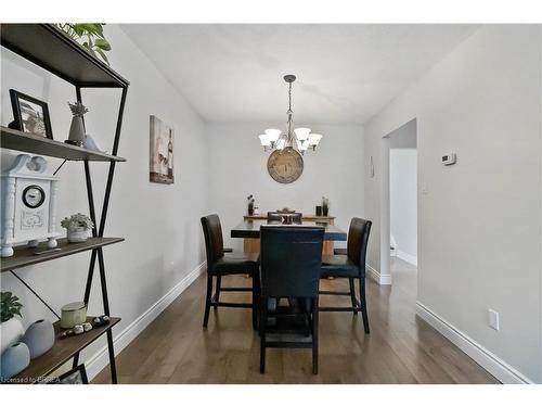 8 Sandy Row, Brantford, ON - Indoor Photo Showing Dining Room