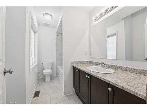 106 Barlow Place, Paris, ON - Indoor Photo Showing Bathroom