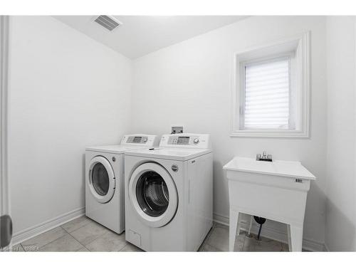106 Barlow Place, Paris, ON - Indoor Photo Showing Laundry Room