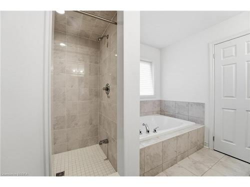 106 Barlow Place, Paris, ON - Indoor Photo Showing Bathroom