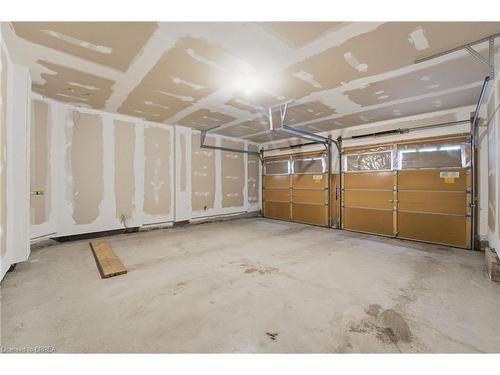 106 Barlow Place, Paris, ON - Indoor Photo Showing Garage