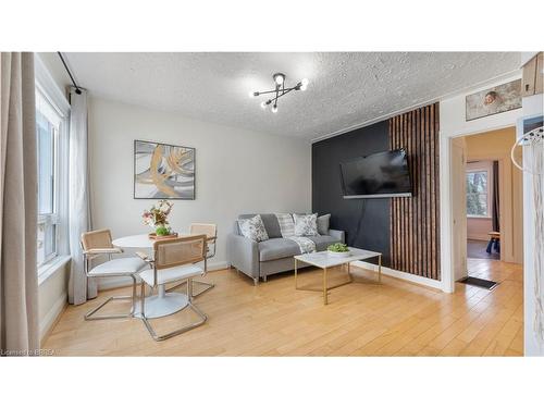 69 Lyons Avenue, Brantford, ON - Indoor Photo Showing Living Room