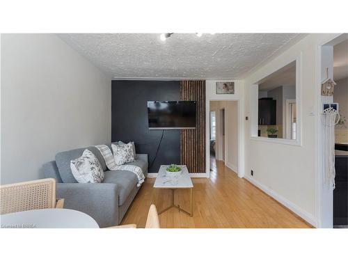 69 Lyons Avenue, Brantford, ON - Indoor Photo Showing Living Room