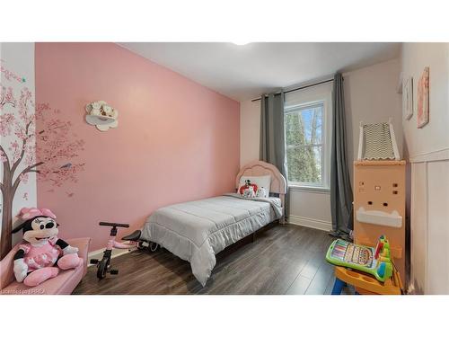 69 Lyons Avenue, Brantford, ON - Indoor Photo Showing Bedroom
