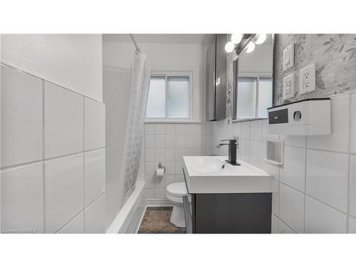 69 Lyons Avenue, Brantford, ON - Indoor Photo Showing Bathroom