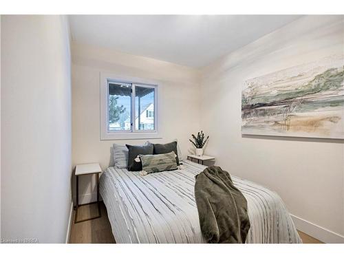 269 East 28Th Street, Hamilton, ON - Indoor Photo Showing Bedroom