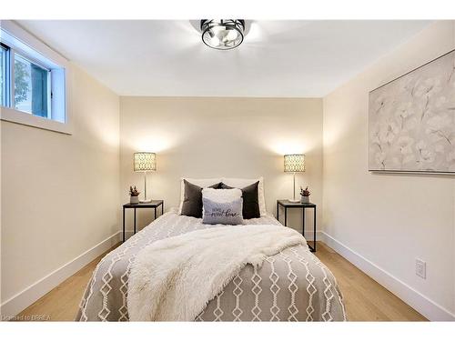 269 East 28Th Street, Hamilton, ON - Indoor Photo Showing Bedroom