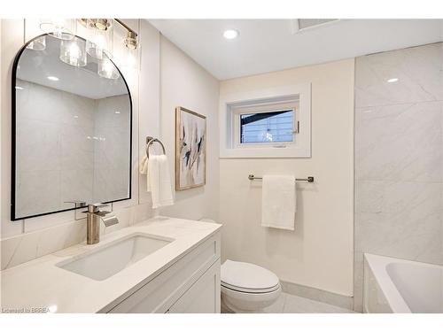 269 East 28Th Street, Hamilton, ON - Indoor Photo Showing Bathroom