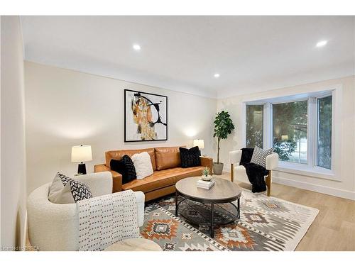 269 East 28Th Street, Hamilton, ON - Indoor Photo Showing Living Room