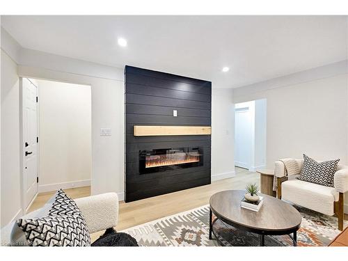 269 East 28Th Street, Hamilton, ON - Indoor Photo Showing Living Room With Fireplace