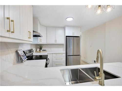269 East 28Th Street, Hamilton, ON - Indoor Photo Showing Kitchen