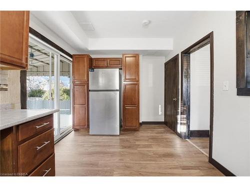 87 Barnesdale Avenue N, Hamilton, ON - Indoor Photo Showing Kitchen