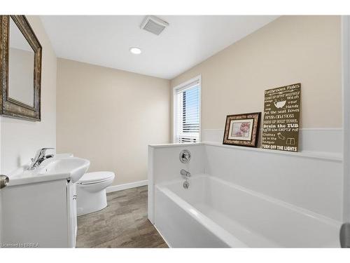 87 Barnesdale Avenue N, Hamilton, ON - Indoor Photo Showing Bathroom
