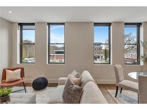 202-7 Grand River Street N, Paris, ON - Indoor