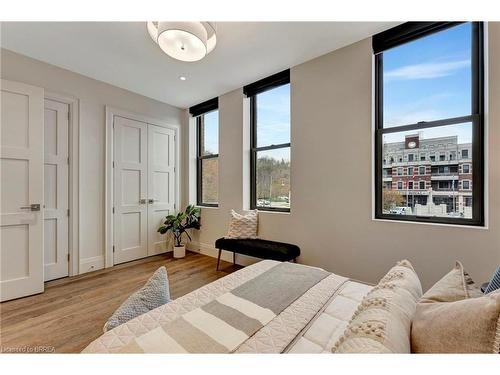 202-7 Grand River Street N, Paris, ON - Indoor