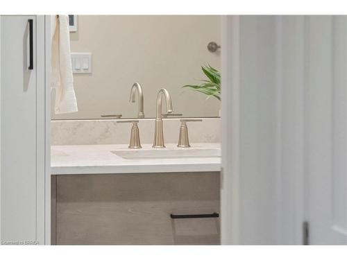 202-7 Grand River Street N, Paris, ON - Indoor