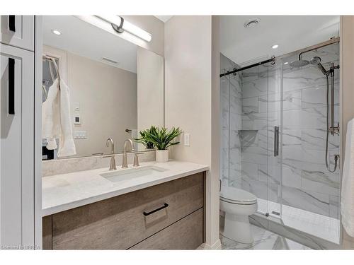 202-7 Grand River Street N, Paris, ON - Indoor Photo Showing Bathroom