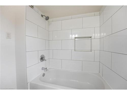 12 St James Street, Brantford, ON - Indoor Photo Showing Bathroom