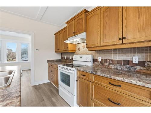 12 St James Street, Brantford, ON - Indoor Photo Showing Kitchen With Double Sink