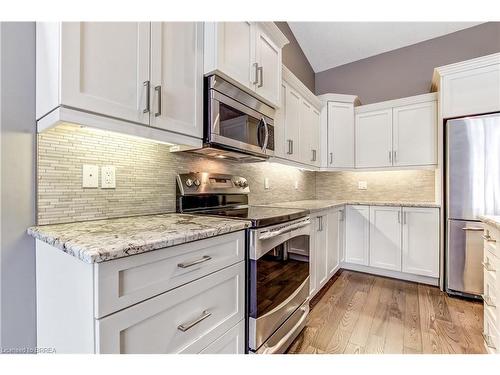 8-26 Reid Street, St. George, ON - Indoor Photo Showing Kitchen With Upgraded Kitchen