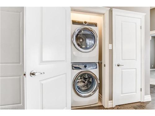 8-26 Reid Street, St. George, ON - Indoor Photo Showing Laundry Room