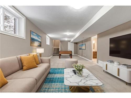 8-26 Reid Street, St. George, ON - Indoor Photo Showing Living Room